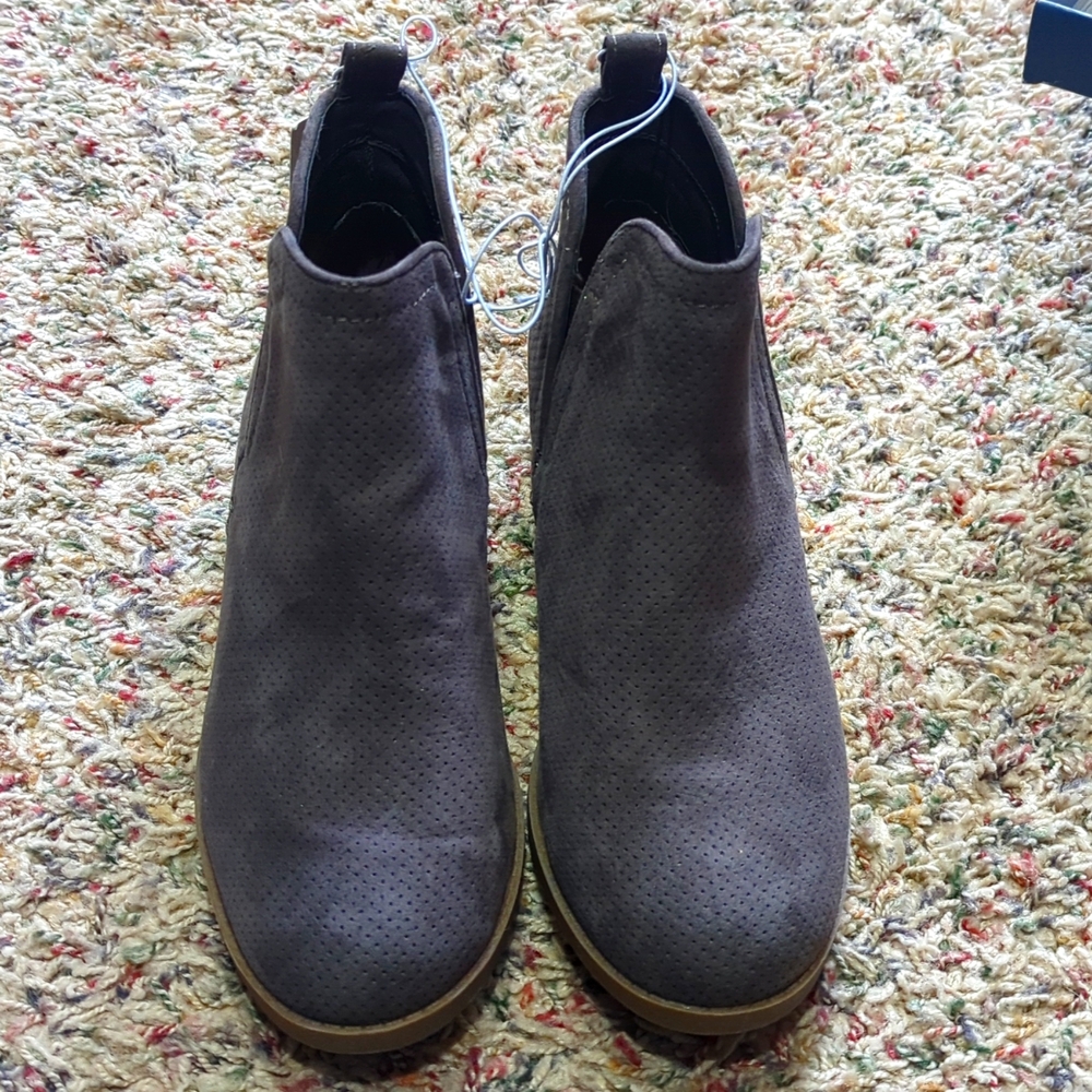 Universal Thread "Dylan" Ankle Booties Grey Size 8